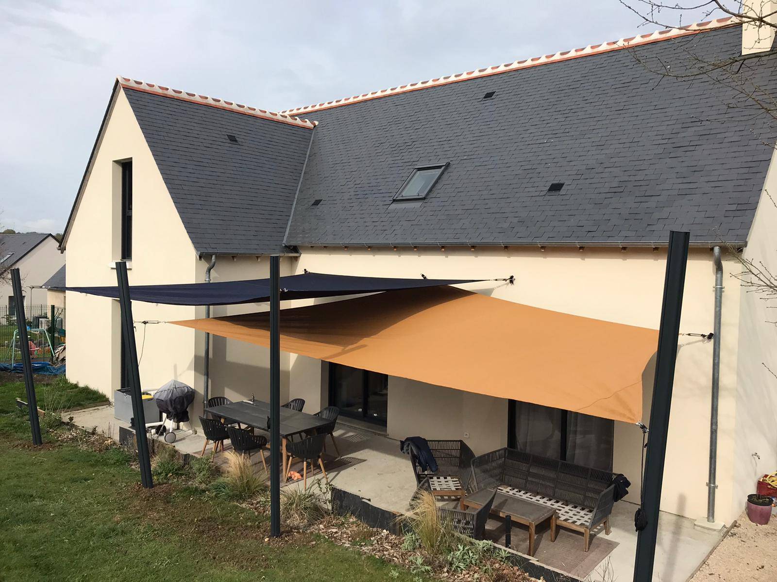 Vous avez un projet de toile tendue pour murs ou plafonds n’hésitez plus, contactez-nous !